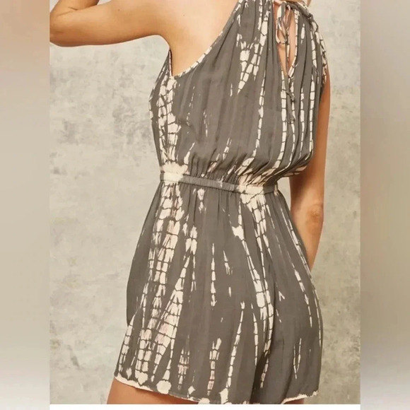 💜 PROMESA Trendy Tie Dye Romper Medium NWT - Picture 2 of 7